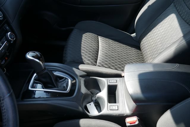 Used 2020 Nissan Rogue SV FWD image 22