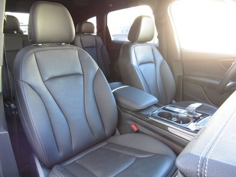 Used 2025 Audi Q7 3.0T Premium w/ Convenience Package AWD/4WD image 21