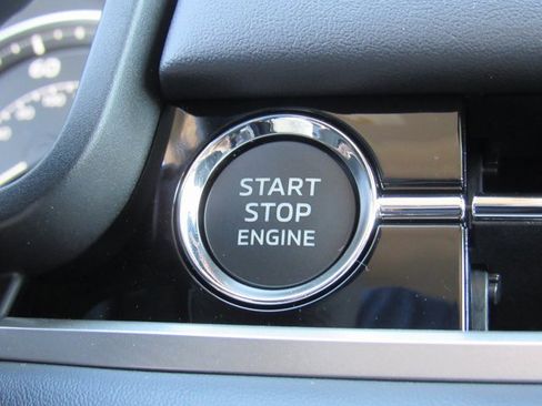 New 2025 Mitsubishi Outlander SE image 16