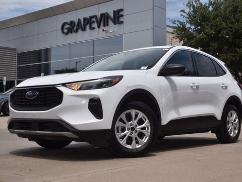 Certified 2024 Ford Escape Active w/ Tech Pack #1 AWD/4WD image 2