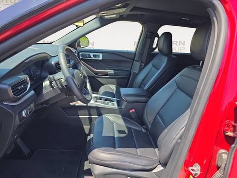 Used 2020 Ford Explorer XLT w/ Equipment Group 202A AWD/4WD image 9