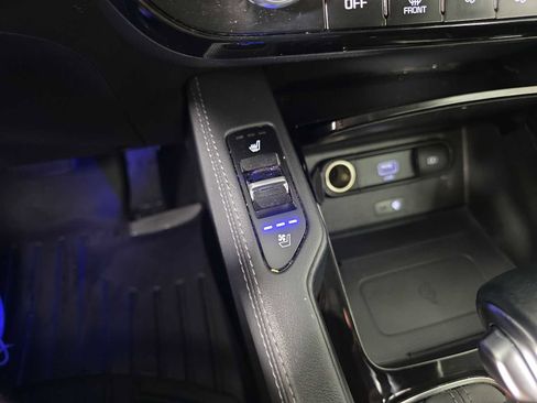 Used 2022 Kia Telluride EX w/ EX Premium Package image 18