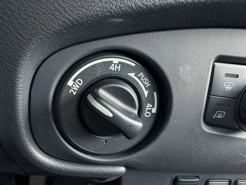 Used 2023 Nissan Frontier PRO-4X w/ Pro-4X Premium Package image 16