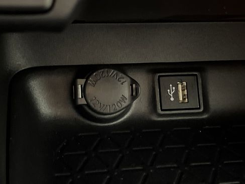 Used 2025 Toyota RAV4 XLE image 33