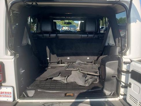 Used 2014 Jeep Wrangler Unlimited Rubicon w/ Connectivity Group AWD/4WD image 9
