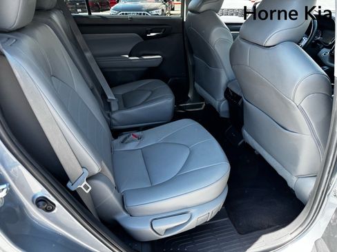 Used 2022 Toyota Highlander XLE image 25