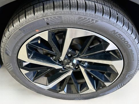 Used 2024 Mitsubishi Outlander SE FWD image 11