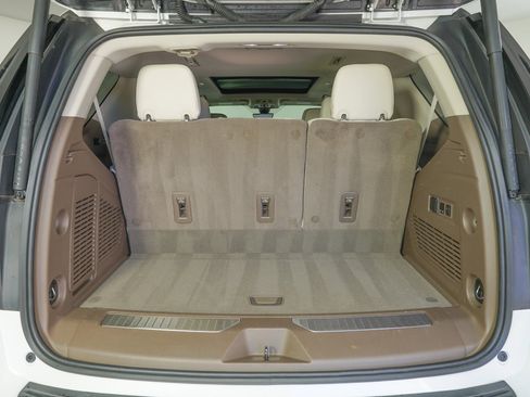 Used 2021 GMC Yukon Denali w/ Denali Premium Package image 12