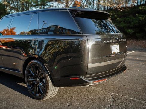 Used 2023 Land Rover Range Rover Long Wheelbase SE image 7