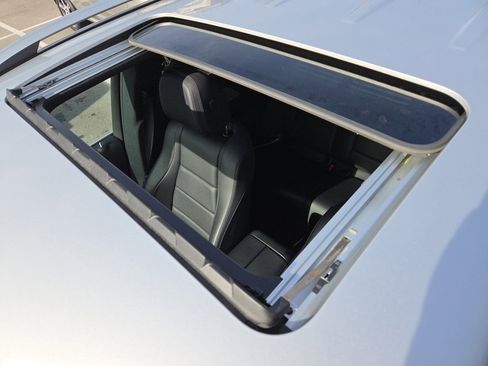 Used 2020 Mercedes-Benz GLE 350 4MATIC w/ Premium Package image 8