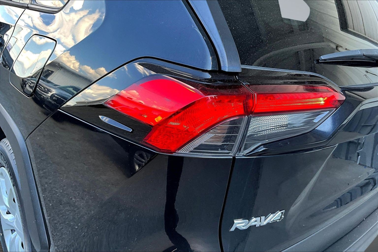 Used 2021 Toyota RAV4 LE FWD image 22