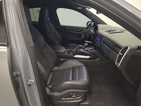 Used 2022 Porsche Cayenne Turbo GT image 7