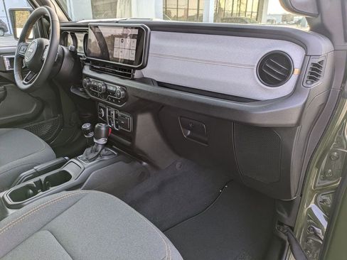 Used 2024 Jeep Wrangler Unlimited w/ Convenience Group image 32