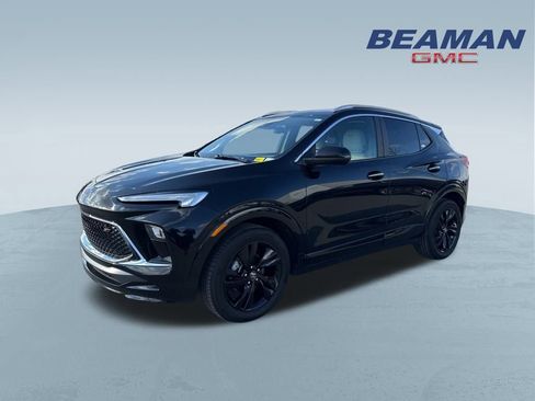 Used 2024 Buick Encore GX Sport Touring image 3