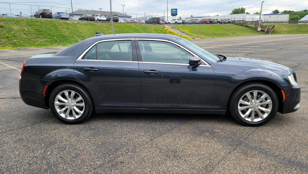 Used 2016 Chrysler 300 Limited w/ Driver Convenience Group AWD/4WD image 14