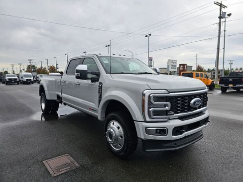 Used 2025 Ford F450 Platinum w/ Platinum Plus Package image 4
