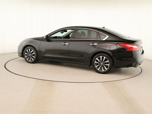 Used 2017 Nissan Altima 2.5 SL w/ 2.5 Technology Package image 3