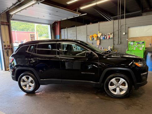 Used 2018 Jeep Compass Latitude w/ Popular Equipment Group AWD/4WD image 4