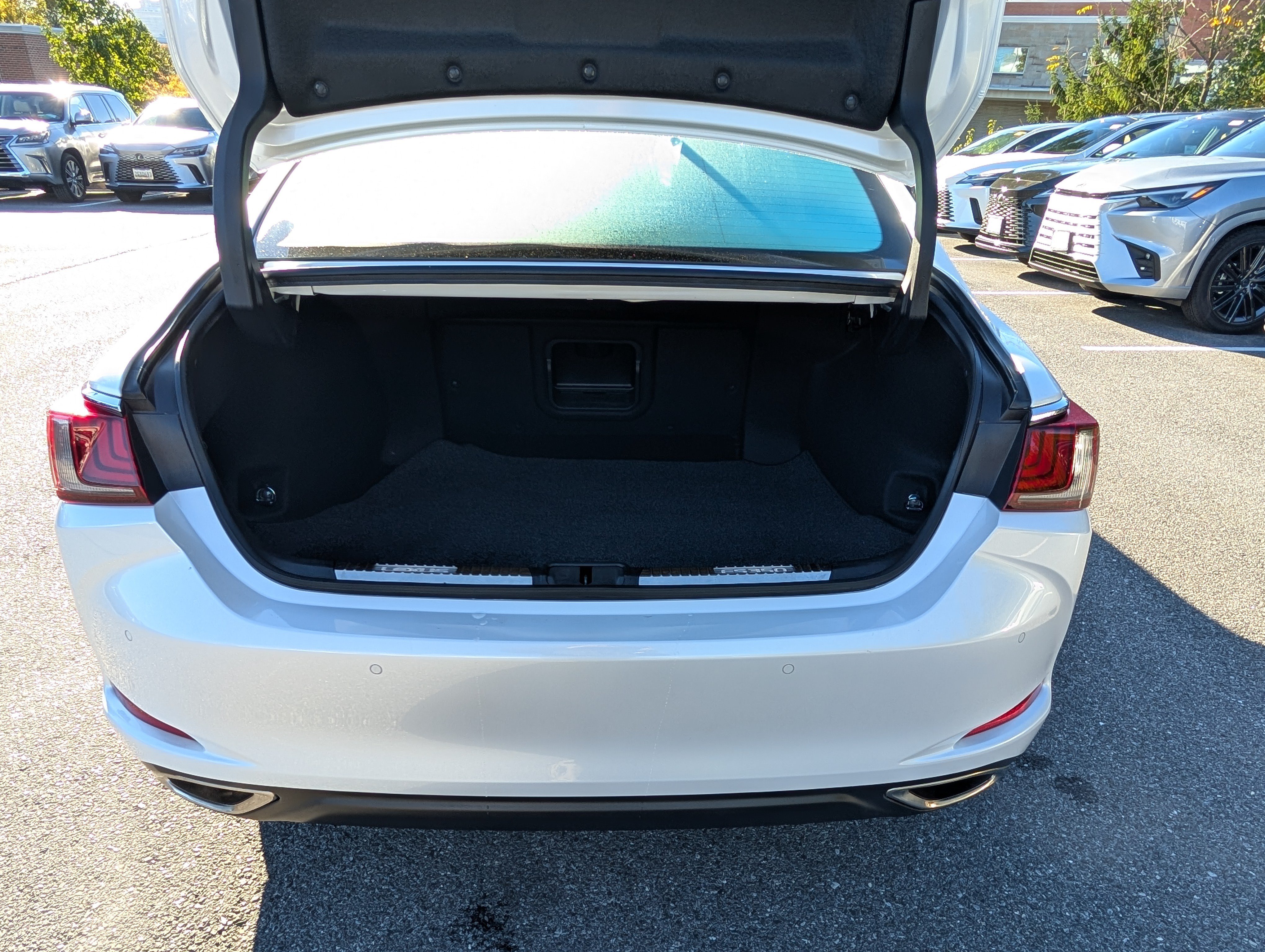 Used 2025 Lexus ES 350 w/ Premium Package FWD image 13