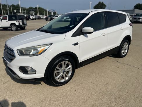 Used 2017 Ford Escape SE FWD image 8