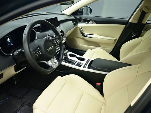 Certified 2022 Kia Stinger GT1 image 10