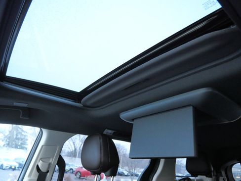 Certified 2023 Toyota Sienna Platinum image 31