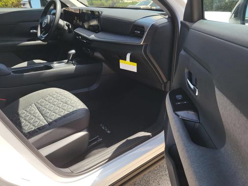 New 2026 Nissan Kicks SV w/ Cold Weather Package FWD image 10