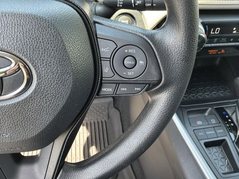 Used 2021 Toyota RAV4 XLE FWD image 20