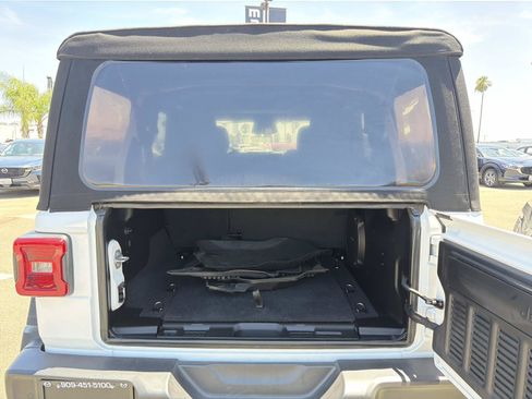 Used 2025 Jeep Wrangler Unlimited Rubicon w/ Safety Group AWD/4WD image 22