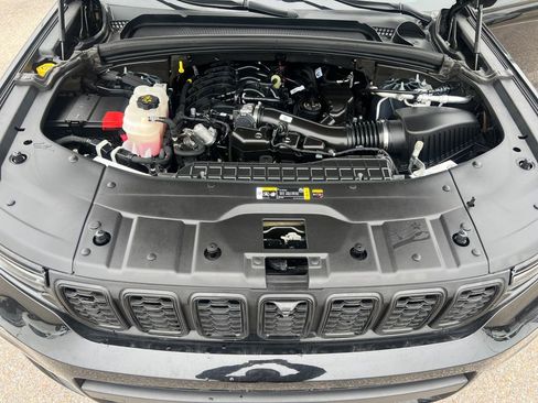 Used 2025 Jeep Grand Cherokee L Limited w/ Luxury Tech Group II image 24