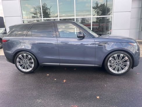 Used 2025 Land Rover Range Rover Sport SE AWD/4WD image 17