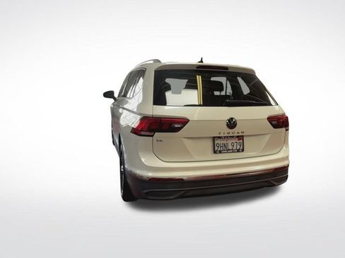 Certified 2023 Volkswagen Tiguan SE w/ Panoramic Sunroof Package FWD image 8