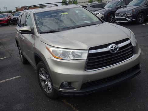 Used 2014 Toyota Highlander XLE FWD image 8
