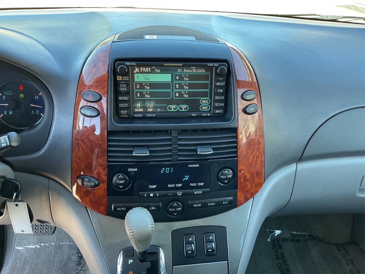 Used 2010 Toyota Sienna XLE w/ Towing Prep Pkg FWD image 22