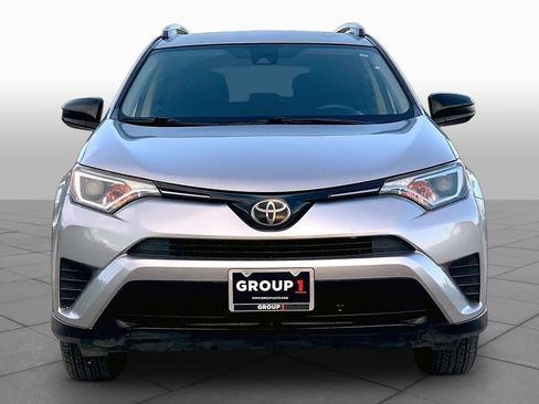 Used 2018 Toyota RAV4 LE FWD image 4