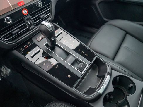 New 2026 Porsche Macan image 21