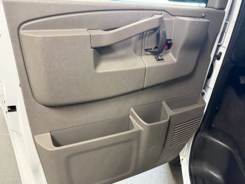 Used 2025 GMC Savana 3500 LT w/ LT Preferred Equipment Group RWD image 11
