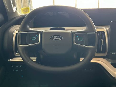 Certified 2025 Ford Expedition Active image 12