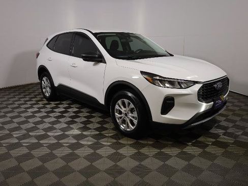 Certified 2025 Ford Escape Active w/ Cold Weather Package AWD/4WD image 4