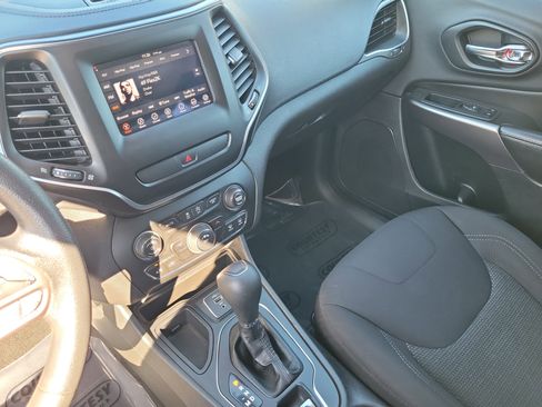 Used 2019 Jeep Cherokee Latitude w/ Popular Appearance Group image 26