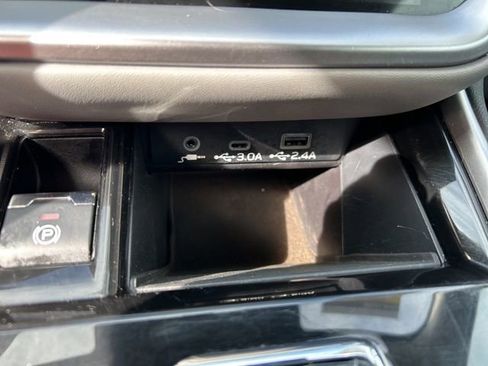 Used 2023 Subaru Outback Premium AWD/4WD image 13