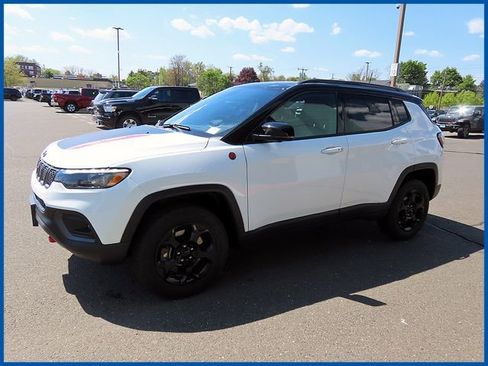 Used 2023 Jeep Compass Trailhawk w/ Trailhawk Elite Group AWD/4WD image 3