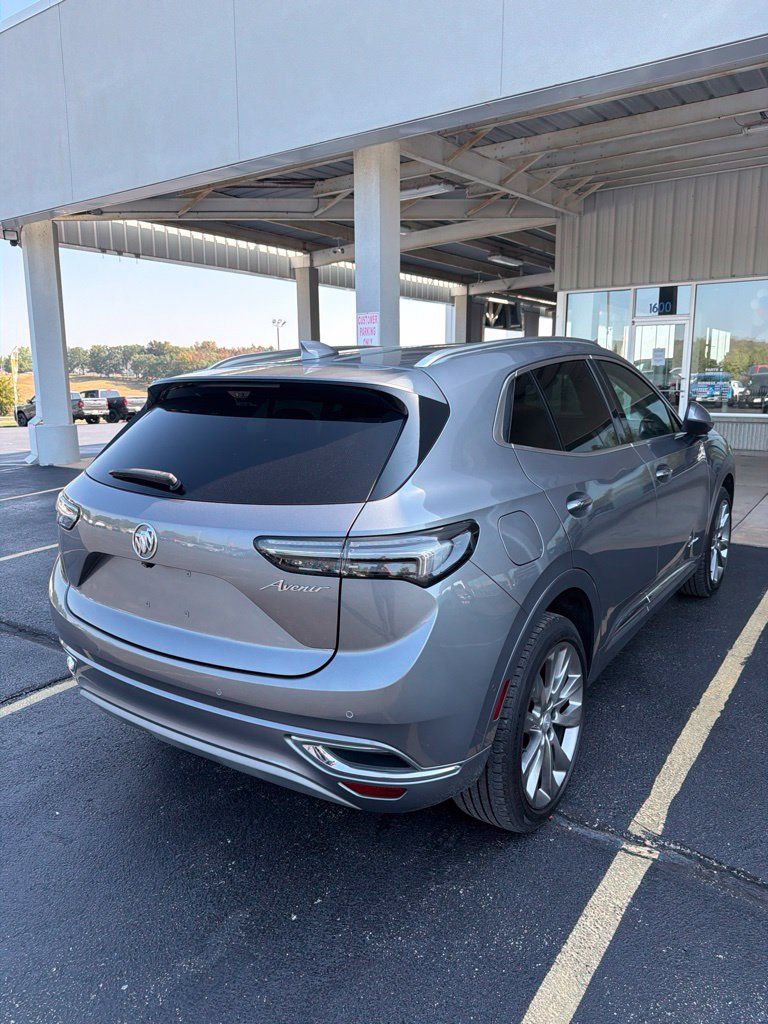 Used 2021 Buick Envision Avenir w/ Technology Package II FWD image 3