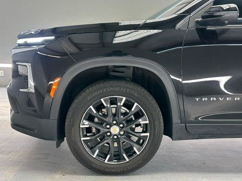 Used 2025 Chevrolet Traverse LT w/ Sun and Wheel Package FWD image 5