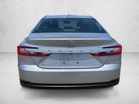 Used 2025 Toyota Camry LE FWD image 8
