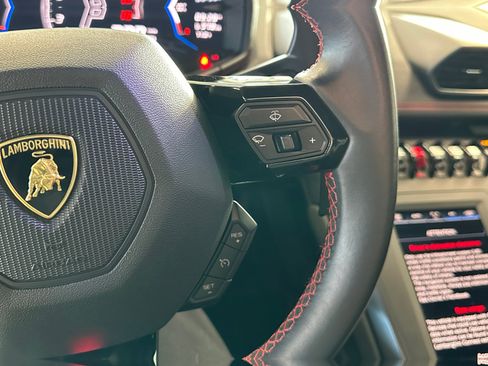 Used 2021 Lamborghini Huracan EVO image 16