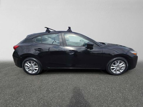 Used 2017 MAZDA MAZDA3 Sport FWD image 2