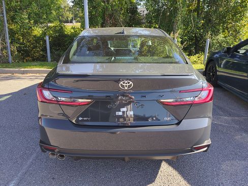 Used 2025 Toyota Camry SE FWD image 4