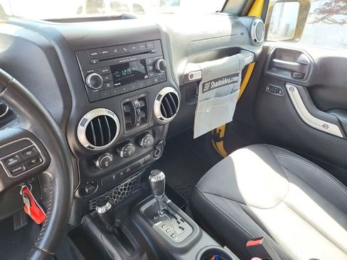 Used 2015 Jeep Wrangler Unlimited Sahara w/ Connectivity Group AWD/4WD image 10