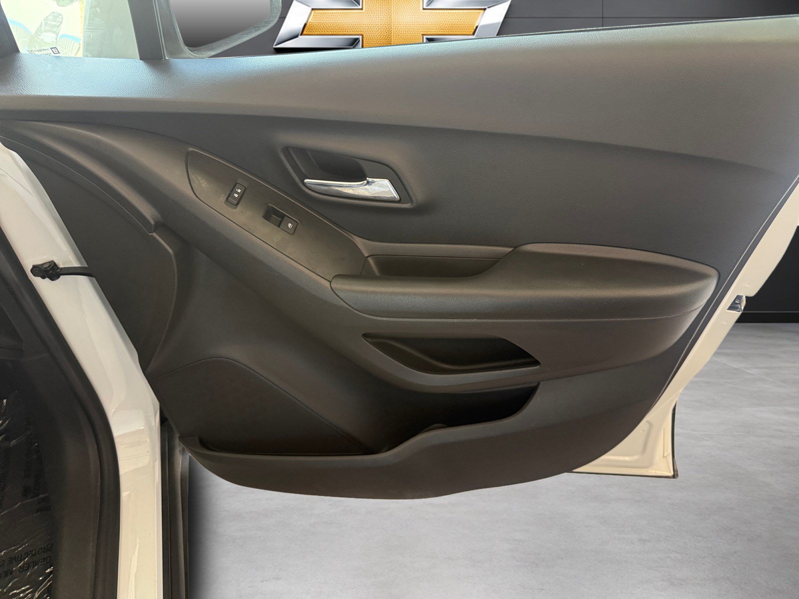 Used 2022 Chevrolet Trax LT w/ Sport Edition FWD image 14